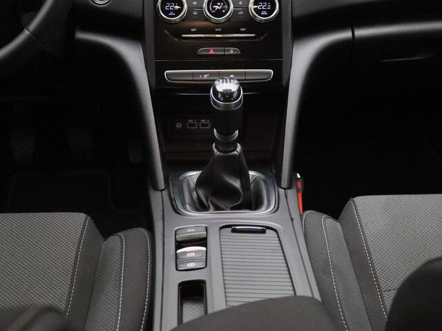 Renault MEGANE Estate 1.3 TCe 140Pk Equilibre | Navigatie | Climate Control | Cruise Control | Apple Carplay/Android Auto | Parkeersensoren Voor en Achter | Pure Led Koplampen | Lichtmetalen Velgen |