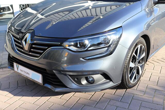 Renault MEGANE Estate 1.3 TCe Bose. 141 PK. Trekhaak, navigatie.