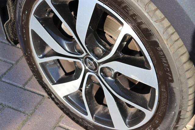Renault MEGANE Estate 1.3 TCe Bose. 141 PK. Trekhaak, navigatie.