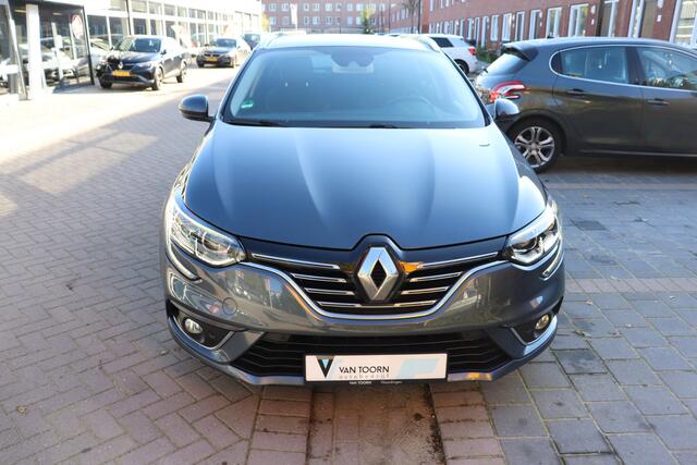 Renault MEGANE Estate 1.3 TCe Bose. 141 PK. Trekhaak, navigatie.