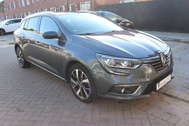 Renault MEGANE Estate 1.3 TCe Bose. 141 PK. Trekhaak, navigatie.