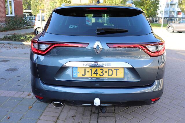 Renault MEGANE Estate 1.3 TCe Bose. 141 PK. Trekhaak, navigatie.