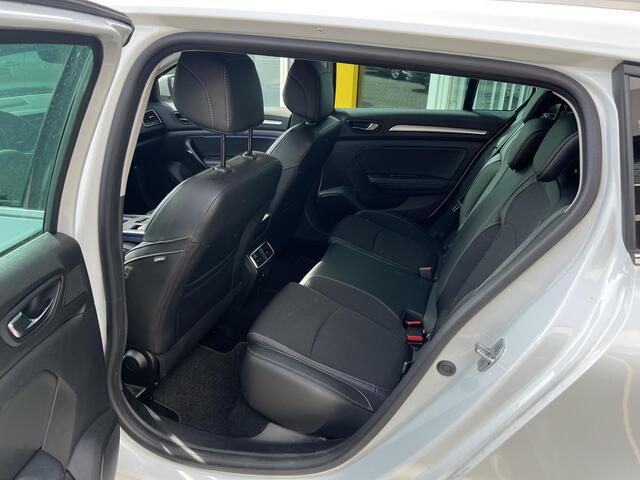 Renault MEGANE Estate 1.3 TCe 140 EDC Techno , NL-Auto, Trekhaak, Easy life pack, Dodehoek detectie, Camera, Park assist, Clima, Cruise, Lichtmetaal, LED, Parkeersensoren