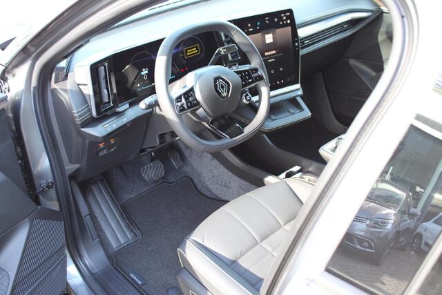 Renault MEGANE E-Tech EV60 Optimum Charge Iconic | Winterpack | A. Camera | Leder | PDC V+A | 20" LMV. | Harman Kardon | Geen Import!