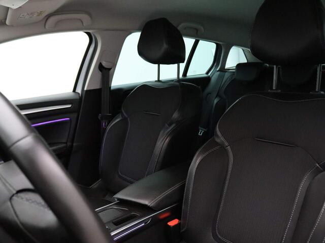 Renault MEGANE Estate TCe 140pk Techno EDC/AUTOMAAT BOSE | Camera | Climate | Navi | Parksens. v+a | Stoel -/ Stuur verwarmd