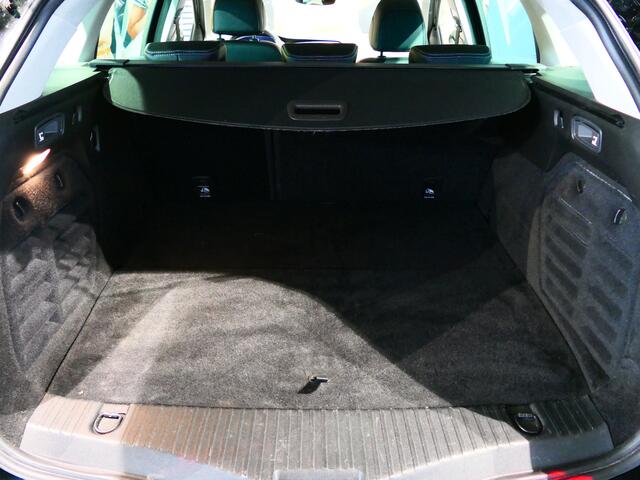 Renault MEGANE Estate 1.6 E-Tech Plug-In Hybrid 160 Intens - Head up display, parkeer assistent, dode hoek
