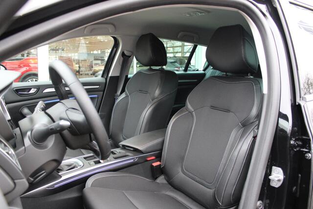 Renault MEGANE Estate 1.3 TCe 140 EDC Techno Trekhaak | All season banden | Navigatie | Achteruitrij camera