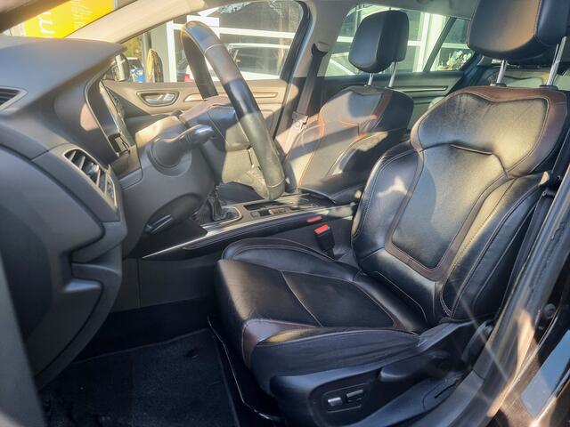 Renault MEGANE Estate 1.2 TCe Série Signature Exclusiv LEDER / MASSAGESTOELEN / STOELVERWARMING / EXCLUSIVE