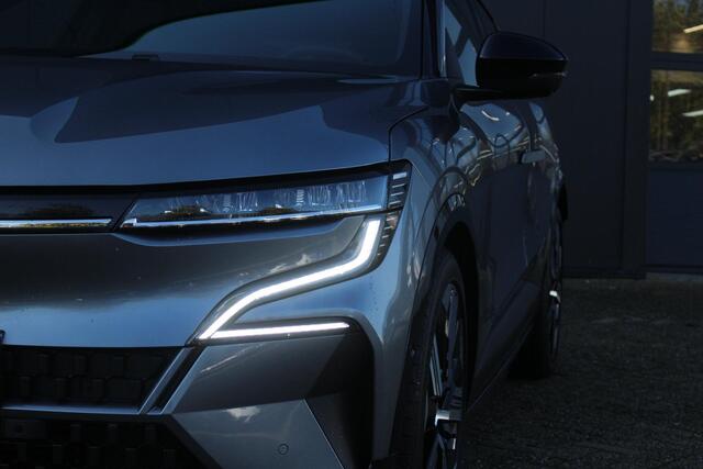 Renault MEGANE E-Tech Comfort Range Iconic 60 kWh 220Pk | Google Navigatie | Draadloze Carplay | Lederenbekleding | Elektr. Stoelen met Stoel & Stuurverwarming | pack advanced drive assist & augmented vision |