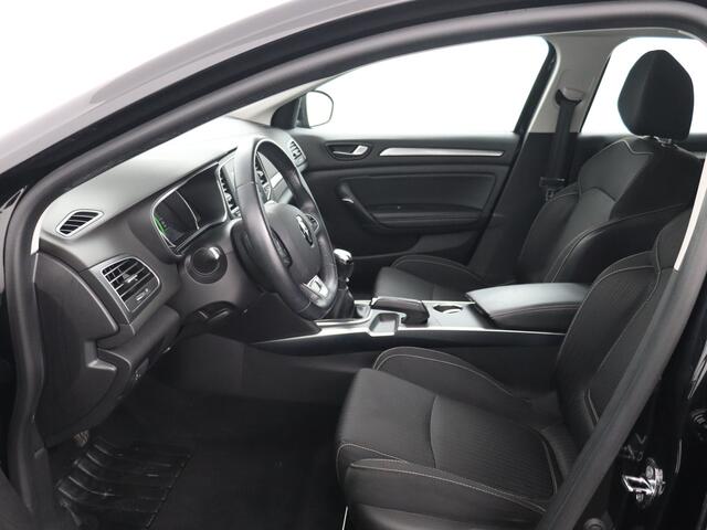 Renault MEGANE 1.2 TCe Limited Apple Carplay, Keyless, 17 inch