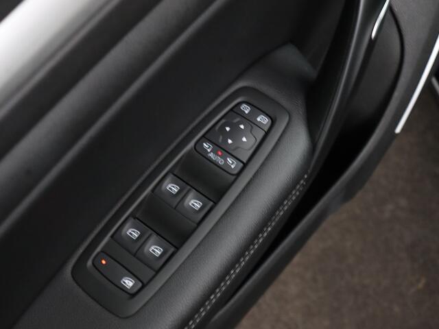 Renault MEGANE 1.2 TCe Limited Apple Carplay, Keyless, 17 inch