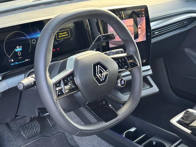Renault MEGANE E-Tech EV60 220Pk Optimum Charge Iconic || Harman Kardon | Stoel & Stuurwielverwarming | 360 Graden Camera's | Dodehoek Detectie | Leder Interieur | 20'' Lichtmetalen Velgen | Climate Control | Navigatie