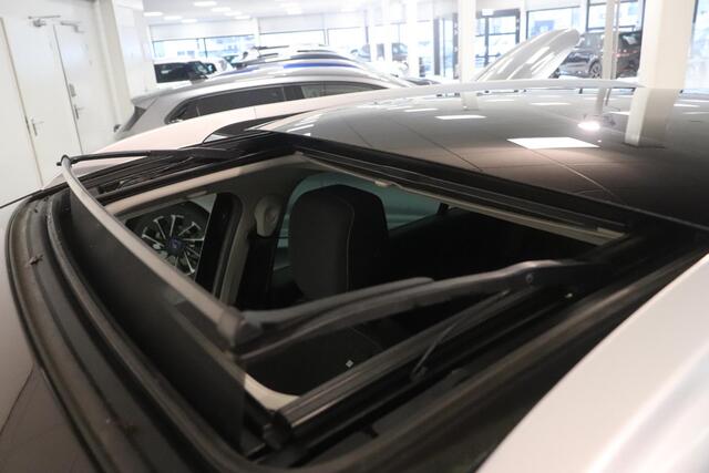 Renault MEGANE Estate 1.2 TCe Limited | Schuif kanteldak | Navigatie | Climatronic |