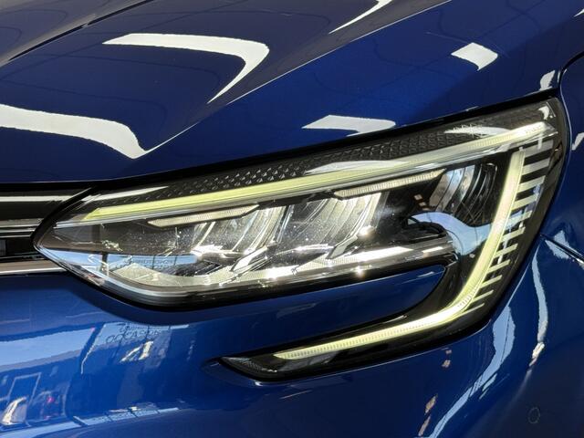 Renault MEGANE Estate 1.3 TCe R.S. Line/ 141pk!/ 18'' LMV/ Camera/ Panorama-Dak/ Apple + Android/ Stoelverw./ LED Koplampen/ Schaalstoelen/ Keyless/ DAB+/ Groot Navi/ Bluetooth/ Multi. Sportstuur/ PDC V+A/ Extra getint glas.