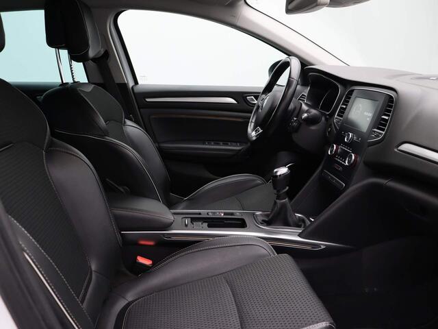 Renault MEGANE Estate TCe 140pk Bose | Climate control | Cruise control | Parkeersensoren voor + achter | Apple Carplay/Android auto |