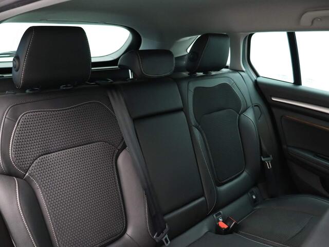 Renault MEGANE Estate TCe 140pk Bose | Climate control | Cruise control | Parkeersensoren voor + achter | Apple Carplay/Android auto |