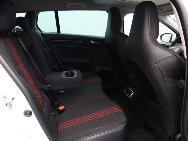 Renault MEGANE Estate E-Tech Phev 160pk R.S. Line | Panoramadak | Stoelverwarming | Trekhaak | Navigatie | Cruise control |
