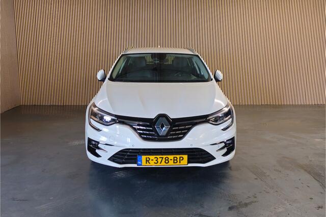Renault MEGANE Estate 1.3 TCe Intens - Stoel/Stuurverwarming - Adapative Cruisecontrol - Head-up display - Parelmoer - Massage