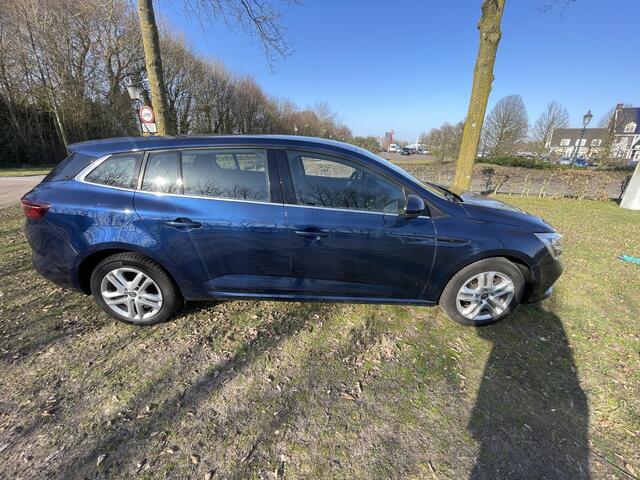 Renault MEGANE Estate 1.2 TCe Limited Frisse Renault estate 2018 alle facturen aanwezig prijs 9999 euro