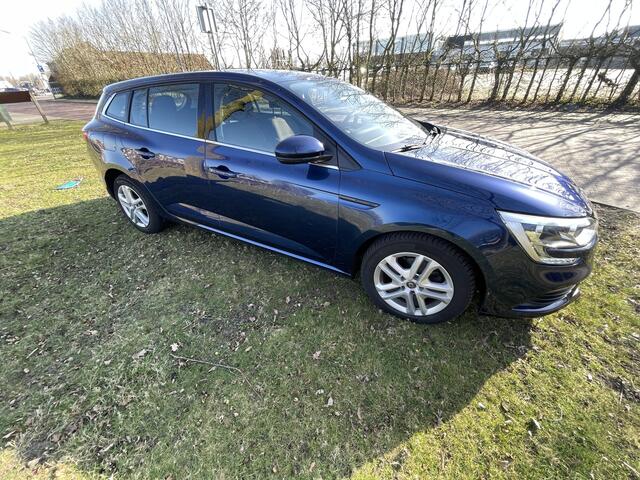 Renault MEGANE Estate 1.2 TCe Limited Frisse Renault estate 2018 alle facturen aanwezig prijs 9999 euro