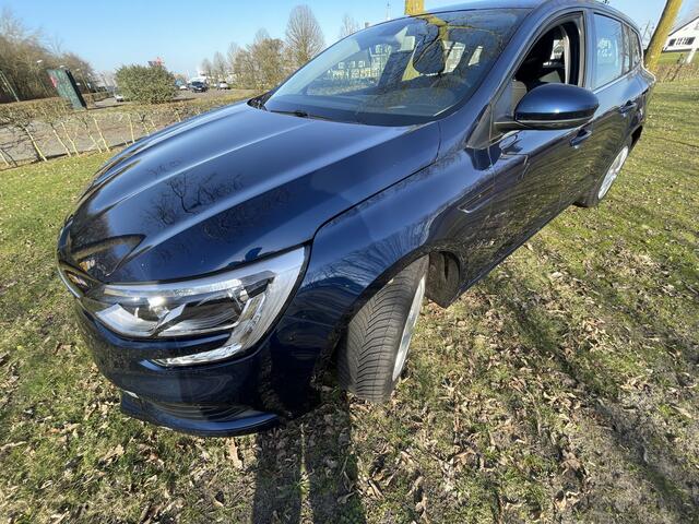 Renault MEGANE Estate 1.2 TCe Limited Frisse Renault estate 2018 alle facturen aanwezig prijs 9999 euro