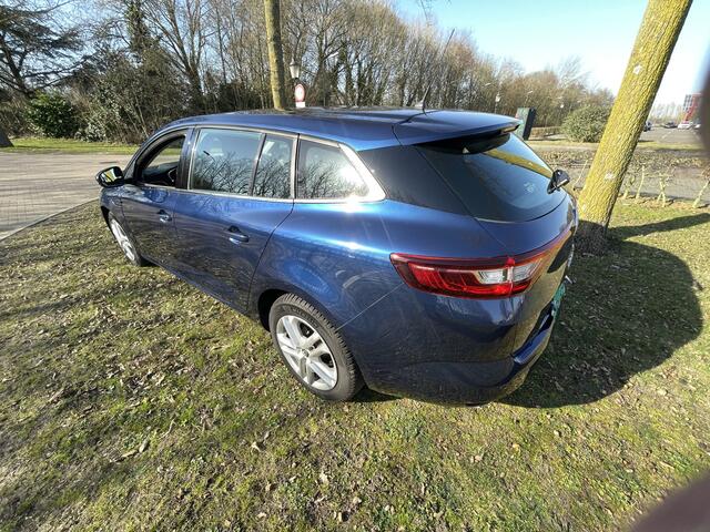 Renault MEGANE Estate 1.2 TCe Limited Frisse Renault estate 2018 alle facturen aanwezig prijs 9999 euro