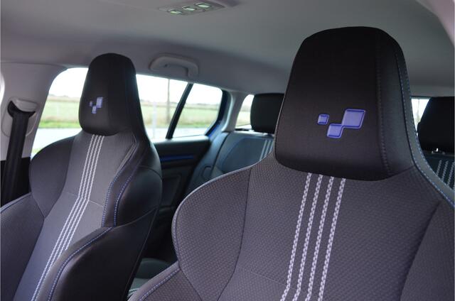 Renault MEGANE Estate 1.3 TCe GT-Line Carplay | Kuipstoelen | BOSE | LED koplampen | Automaat | Dodehoeksensor | Adaptive Cruise | Ambient light