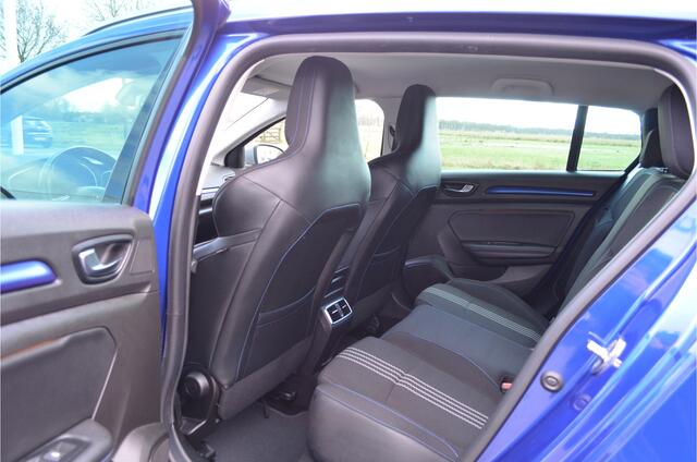 Renault MEGANE Estate 1.3 TCe GT-Line Carplay | Kuipstoelen | BOSE | LED koplampen | Automaat | Dodehoeksensor | Adaptive Cruise | Ambient light