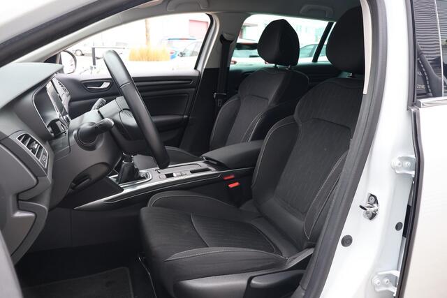 Renault MEGANE Estate 1.3 TCe Limited Keyless | Carplay | Trekhaak | Cruise | Navi | Sensoren Achter | NAP