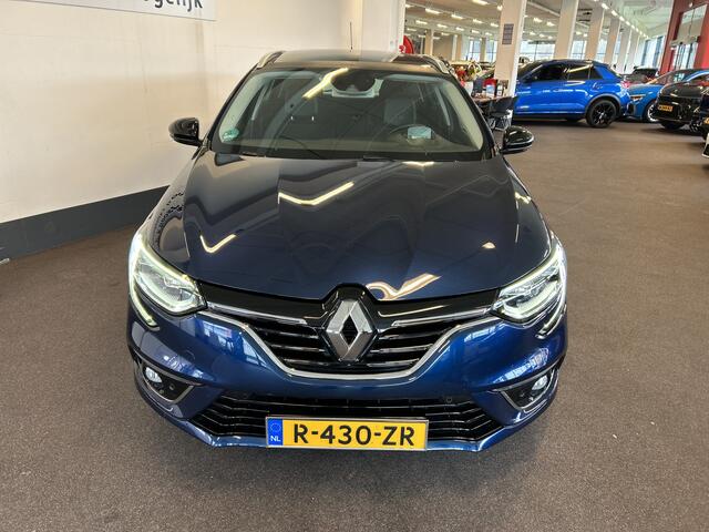Renault MEGANE Estate 1.2 TCe Bose Automaat | Panoramadak | Achteruitrijcamera | Sfeerverlichting | Cruise control | Climate control | Sfeerverlichting | Adaptief onderstel | Dodehoeksdetectie | Head up display | Half lederen bekleding | Stoelverwarming | Navigatie | LE