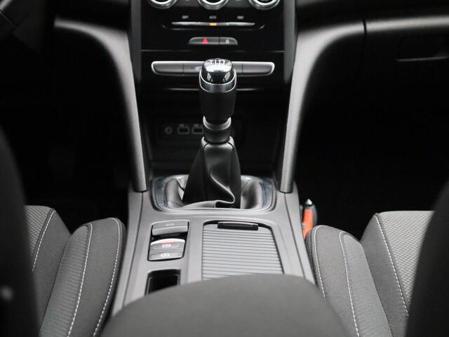 Renault MEGANE Estate TCe 140 Equilibre | Parkeersensoren | Navigatie | Climate control