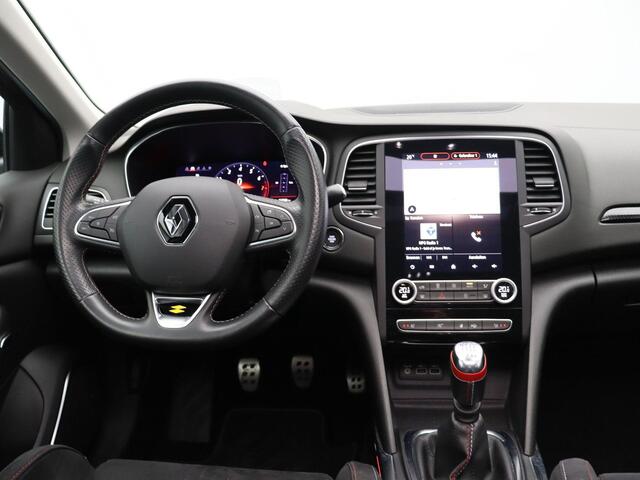 Renault MEGANE Estate 140pk TCe R.S. Line | Panorama dak | Bose | Head Uo Display | Stoelverwarming |