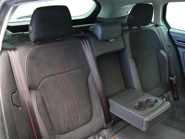 Renault MEGANE Estate 140pk TCe R.S. Line | Panorama dak | Bose | Head Uo Display | Stoelverwarming |