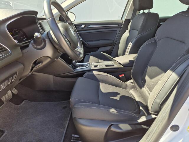 Renault MEGANE Estate 1.6 E-Tech Plug-In Hybrid 160 Business Edition One / Automaat / Apple Carplay Android Auto / Stuur-, en Stoelverwarming / Cruise control / Keyless Entry/Start / Lichtmetalen wielen 16" / EAER bereik 52 km /