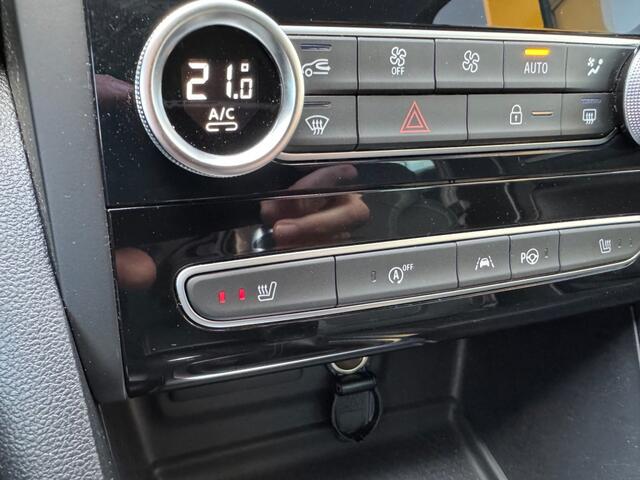 Renault MEGANE Estate 1.5 Blue dCi Intens Head Up Camera Dealer Onderhouden