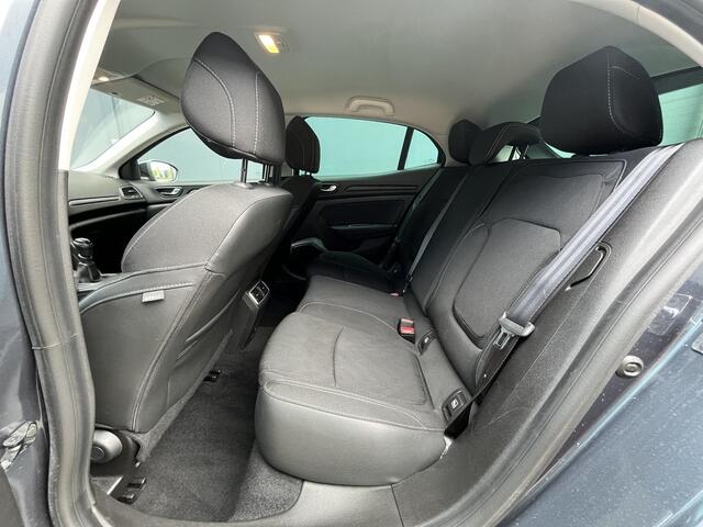 Renault MEGANE 1.3 TCe Limited / Apple Carplay & Android Auto / Navigatie groot scherm / Keyless Entry & Start / Cruise Control / Climate Control / Parkeersensoren achter / Bluetooth