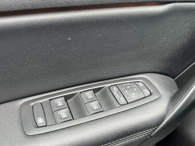 Renault MEGANE 1.3 TCe 140 EDC Intens | Navigatie | Key-less | LED | Climate Control | Parkeersensoren | Cruise Control | Lichtmetaal |