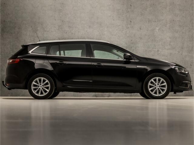 Renault MEGANE Estate 1.2 TCe Bose Automaat (APPLE CARPLAY, GROOT NAVI, DIGITAL COCKPIT, LEDER, STOELVERWARMING, SPORTSTOELEN, BOSE AUDIO, TREKHAAK, KEYLESS, NIEUWE APK, NIEUWSTAAT)