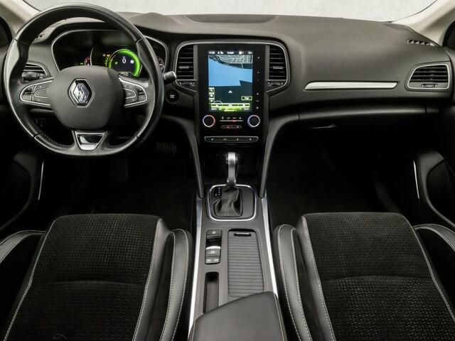 Renault MEGANE Estate 1.2 TCe Bose Automaat (APPLE CARPLAY, GROOT NAVI, DIGITAL COCKPIT, LEDER, STOELVERWARMING, SPORTSTOELEN, BOSE AUDIO, TREKHAAK, KEYLESS, NIEUWE APK, NIEUWSTAAT)