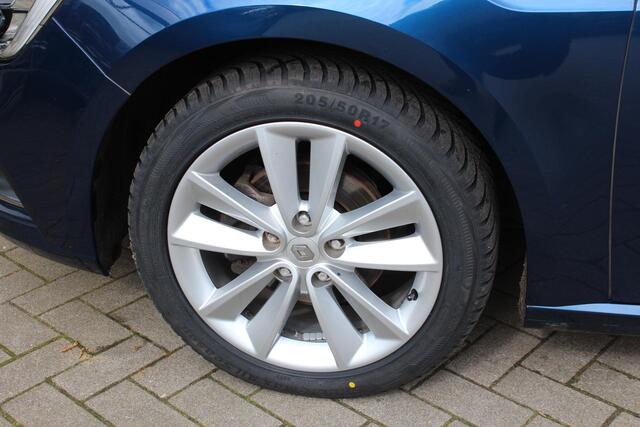 Renault MEGANE Estate 1.3 TCe Limited 140 pk Navigatie,Trekvrm 1650KG,PDC V+A +CAMERA