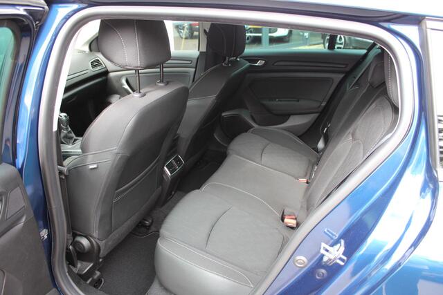 Renault MEGANE Estate 1.3 TCe Limited 140 pk Navigatie,Trekvrm 1650KG,PDC V+A +CAMERA