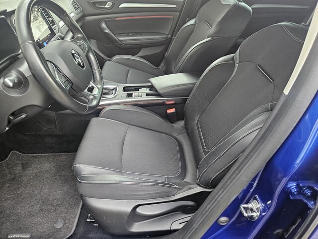 Renault MEGANE Estate 1.6 E-Tech Plug-In Hybrid 160 Intens / Dealer Onderhouden / All Season Banden / Bose Premium Audio / Head Up Display / Navigatie / Apple Carplay & Android Auto / Achteruitrijcamera / Climate Control /