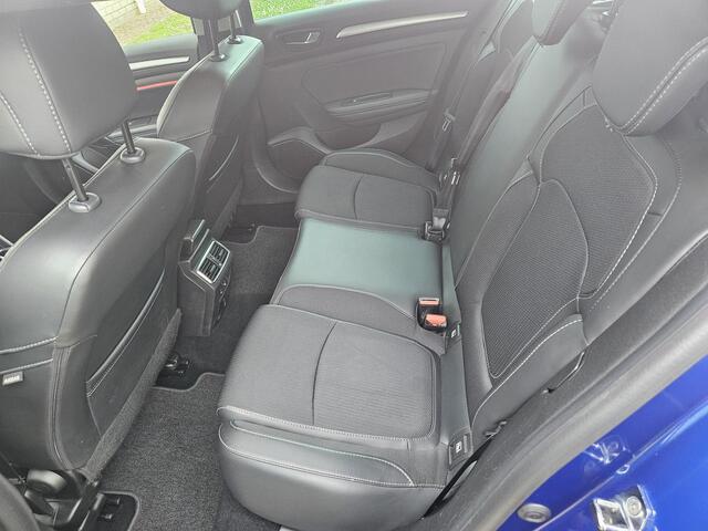 Renault MEGANE Estate 1.6 E-Tech Plug-In Hybrid 160 Intens / Dealer Onderhouden / All Season Banden / Bose Premium Audio / Head Up Display / Navigatie / Apple Carplay & Android Auto / Achteruitrijcamera / Climate Control /