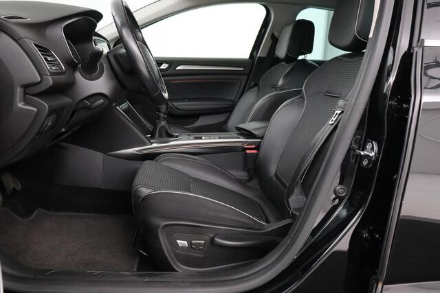 Renault MEGANE 1.2 TCe Bose | Trekhaak | Navigatie | Camera | Half leder | Keyless | Dodehoek detectie | Massage | Cruise control | Climate control