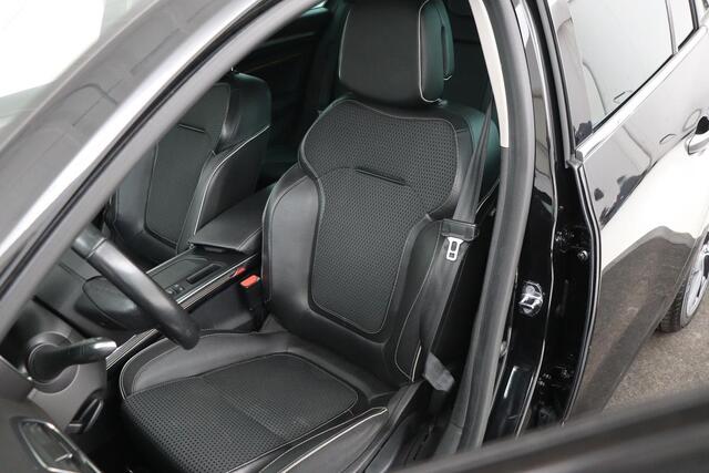 Renault MEGANE 1.2 TCe Bose | Trekhaak | Navigatie | Camera | Half leder | Keyless | Dodehoek detectie | Massage | Cruise control | Climate control