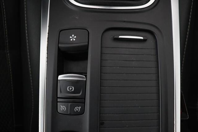 Renault MEGANE 1.2 TCe Bose | Trekhaak | Navigatie | Camera | Half leder | Keyless | Dodehoek detectie | Massage | Cruise control | Climate control