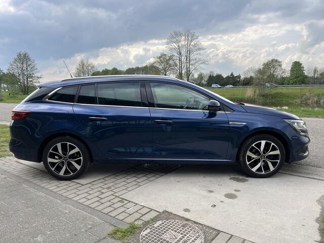Renault MEGANE Estate 1.3 TCe 140 PK Bose / Trekhaak / Keyless / Camera / Blind spot warning / Climate / Lane assist / 17'' LMV /