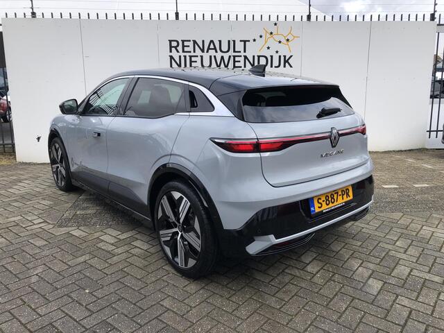 Renault MEGANE E-Tech Iconic 60 KW 220 PK / LEDER/ HARMAN KARDON / CAMERA 360 / WARMTEPOMP / STOEL EN STUURVERWARMING