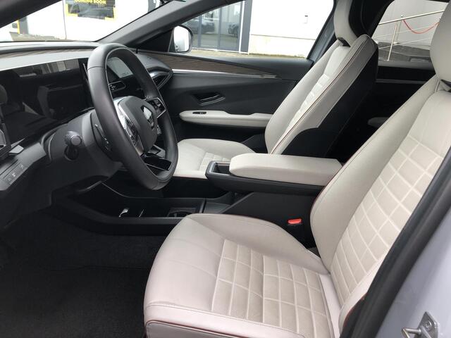 Renault MEGANE E-Tech Iconic 60 KW 220 PK / LEDER/ HARMAN KARDON / CAMERA 360 / WARMTEPOMP / STOEL EN STUURVERWARMING