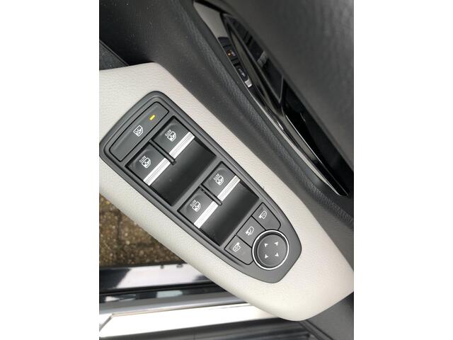 Renault MEGANE E-Tech Iconic 60 KW 220 PK / LEDER/ HARMAN KARDON / CAMERA 360 / WARMTEPOMP / STOEL EN STUURVERWARMING